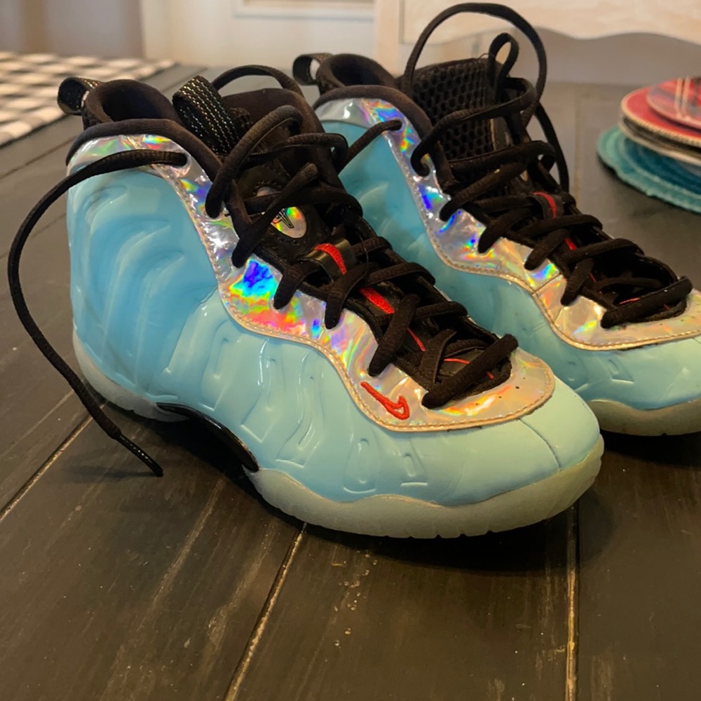 Boy or girls posite basketball shoes